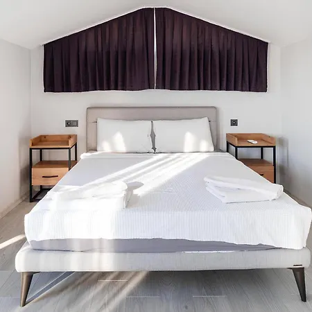 Tranquil Peaceful Tunc Vilă